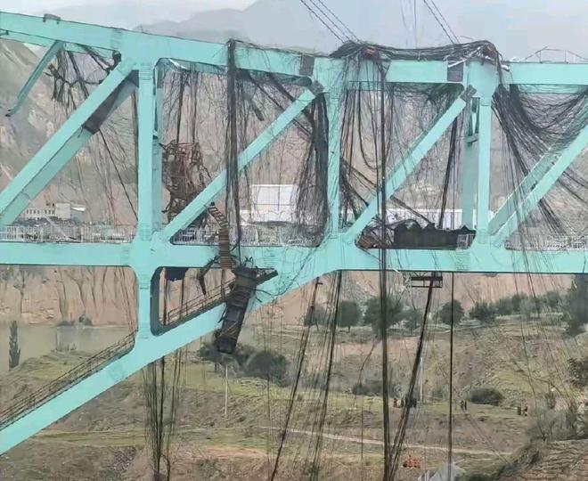 成都一建筑工地塔吊倒塌致5人死黄河尖扎特大桥4人还未找到？(图5)